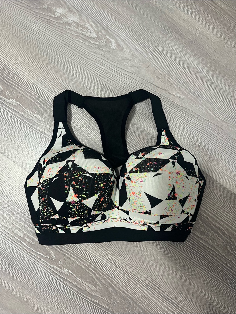 Victorias Secret Incredible Sports Bra size 32DD